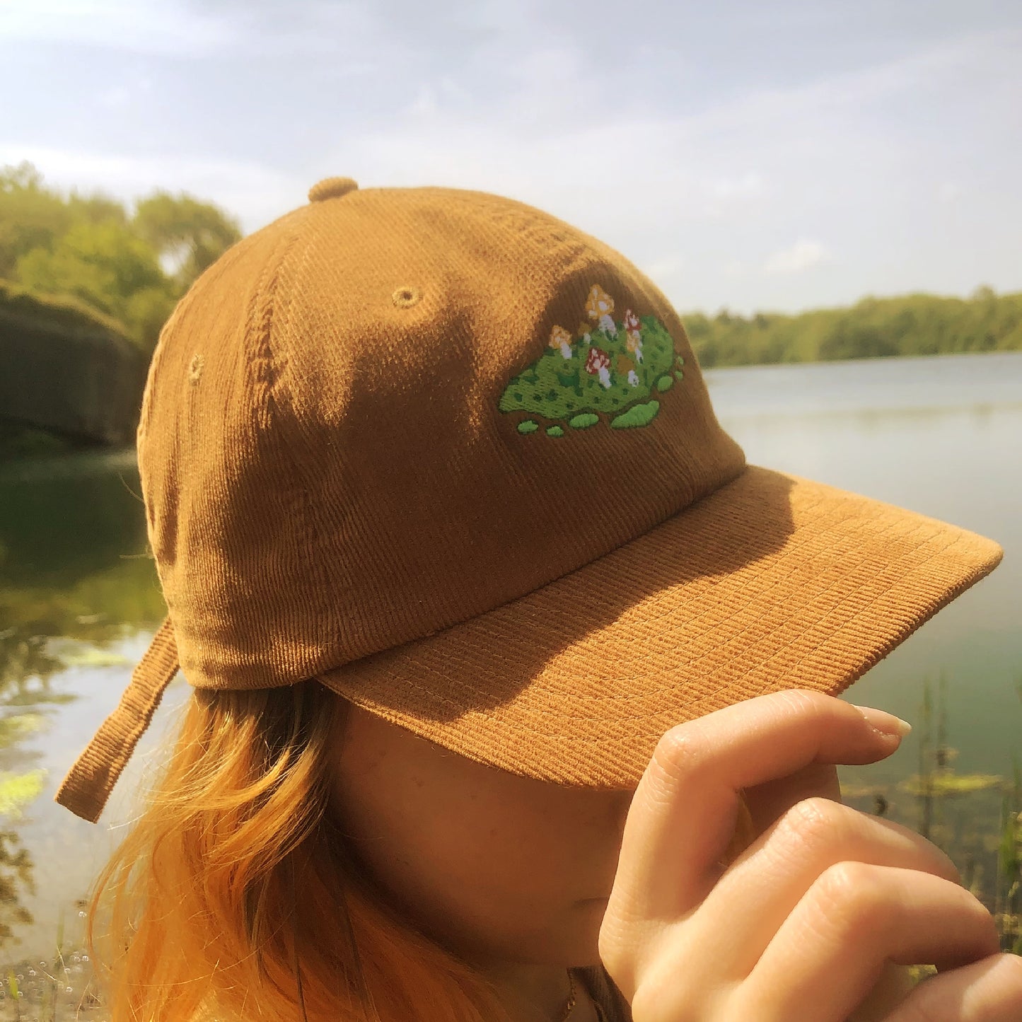Casquette camel en velours côtelé et brodé - Champignons